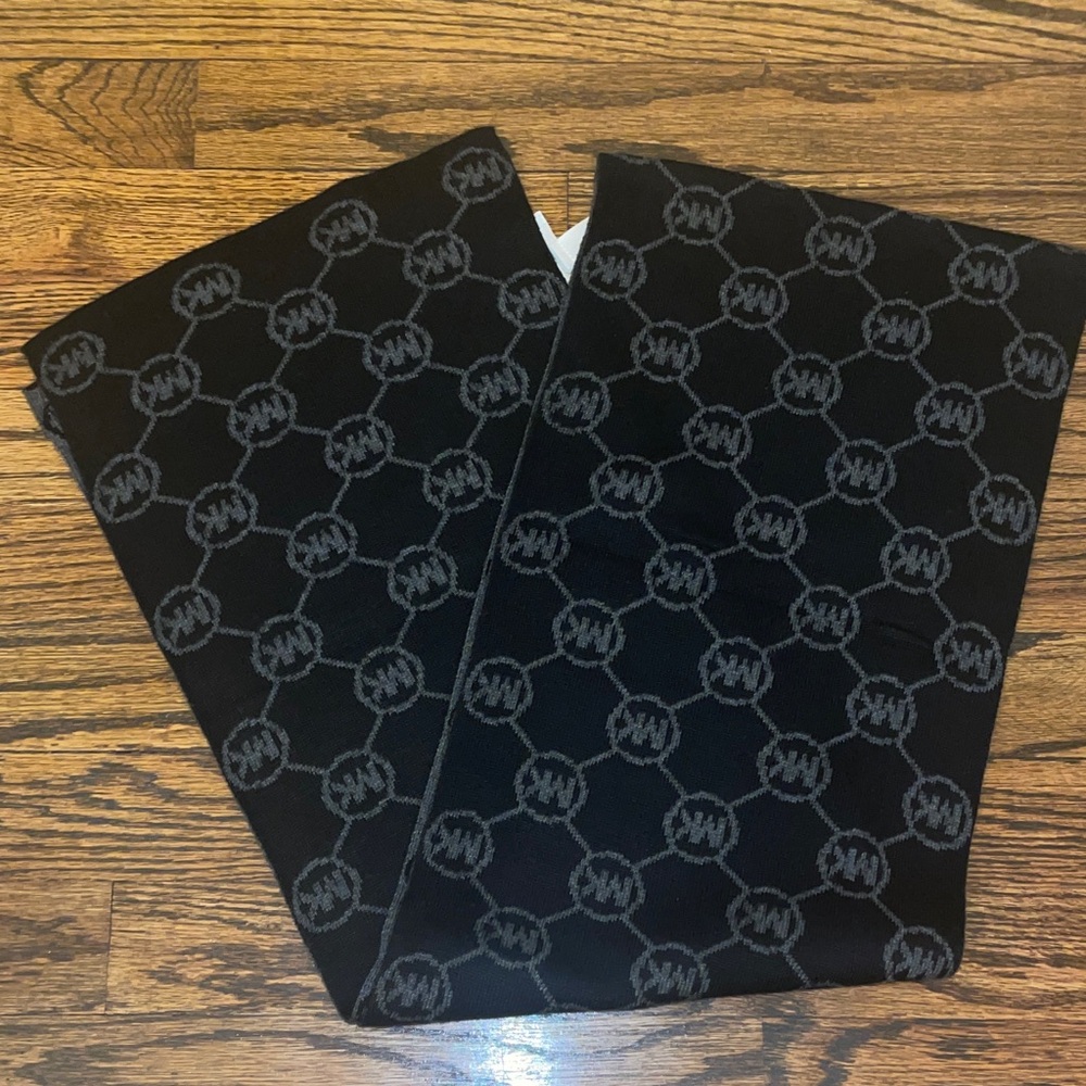 Michael Kors Black and Gray Patterned Scarf